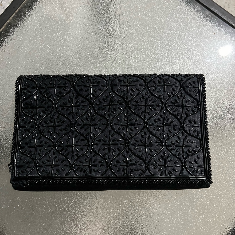 Black beaded women wallet with zipper closure
